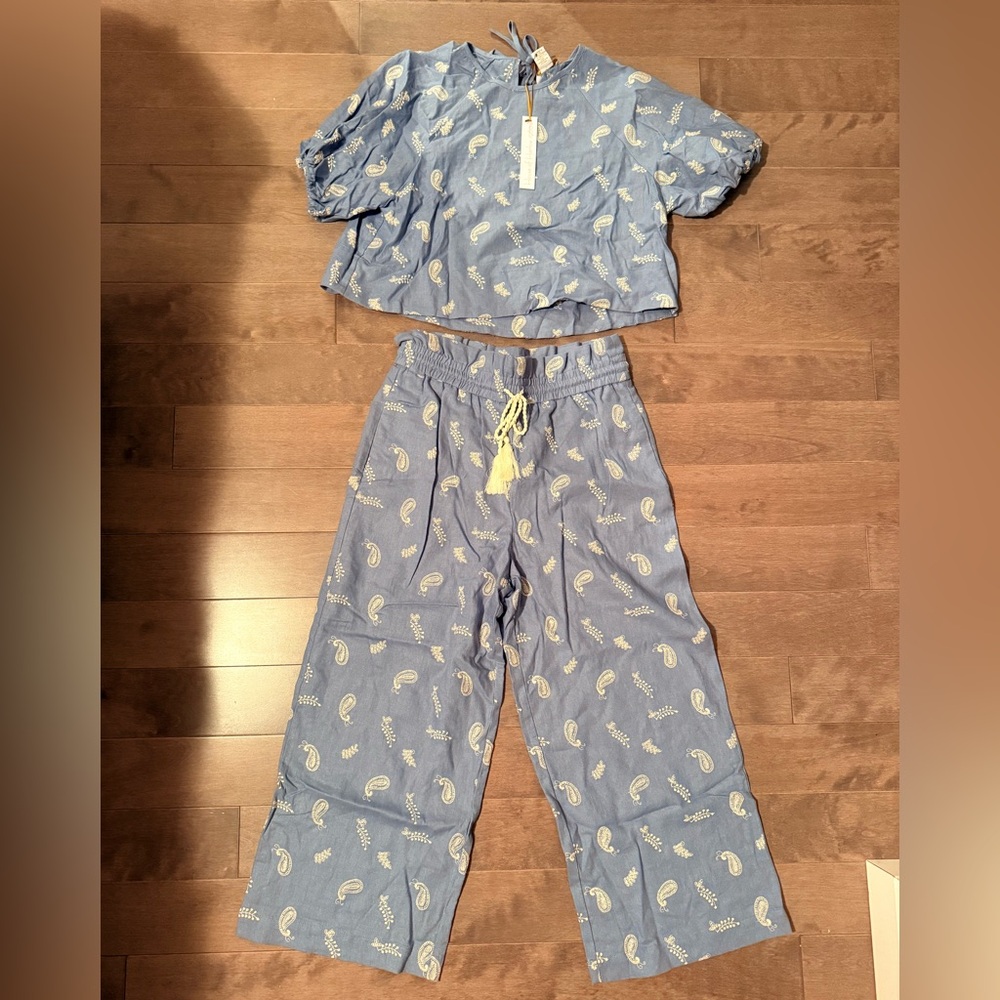 House of Harlow 1960 Blue and Cream Paisley Linen Set.